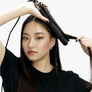 Ghd Platinum 1 inch flat iron/ straightener